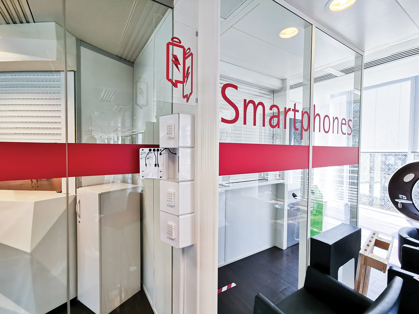 Borne de recharge pour téléphones Welock chez Accenture